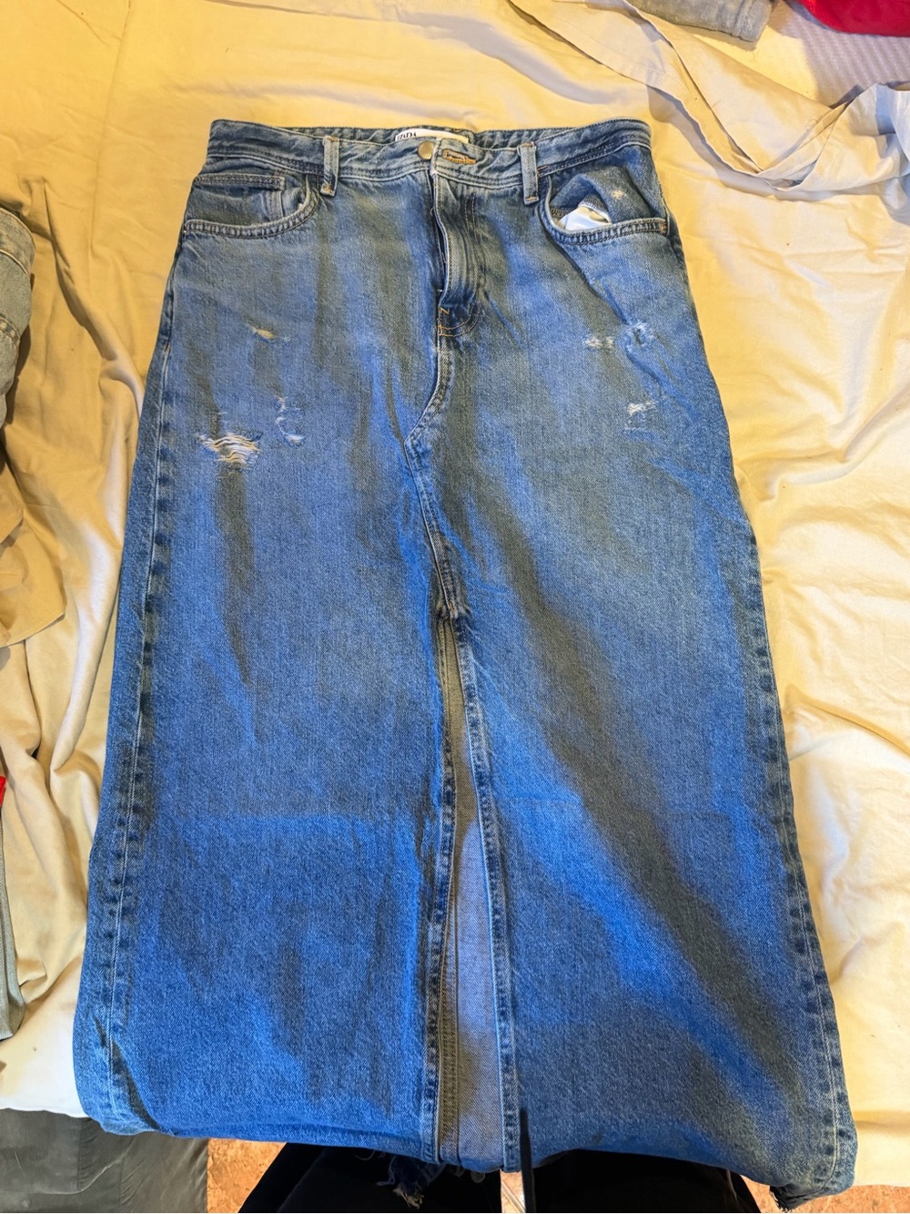 Zara Blue Straight-Leg Women's Jeans with Subtle Distress